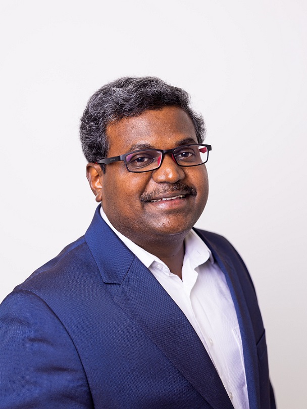 Founder of GeniusArena Software, spearheading cloud solutions, enterprise applications, and competitive strategy.